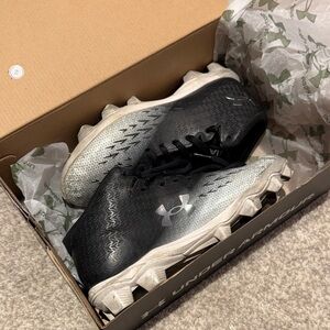 Under Armour UA spotlight Fran RM JR 4.0 Black and White Cleats